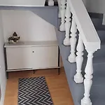 Royal Sandra
