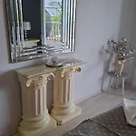 Royal Sandra