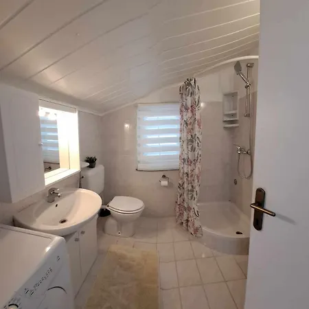 Royal Sandra * Štinjan