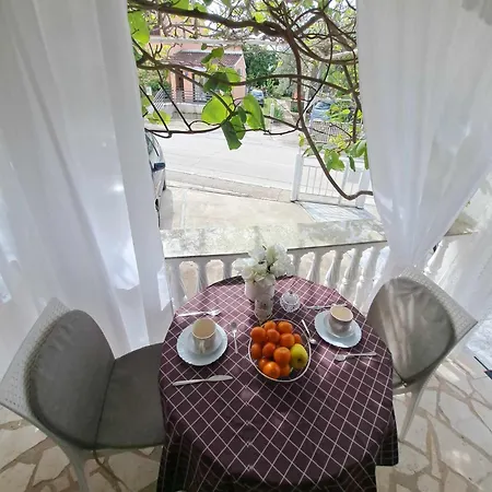 Royal Sandra Apartment *