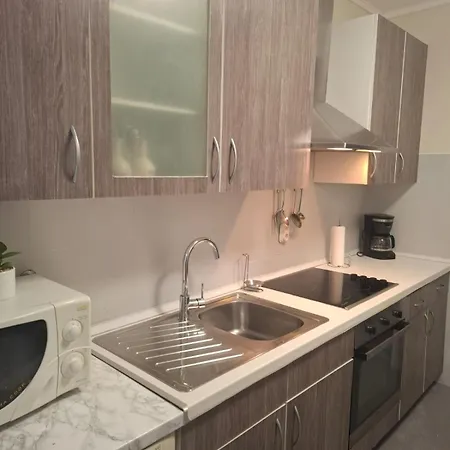 Royal Sandra Apartment *