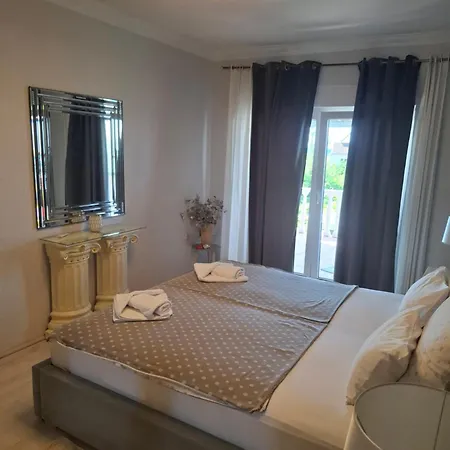 Apartment Royal Sandra Štinjan