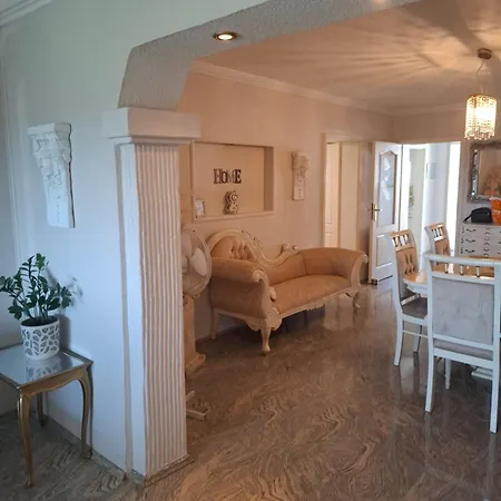 Apartament Royal Sandra *