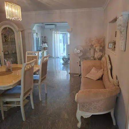 Royal Sandra Apartment *