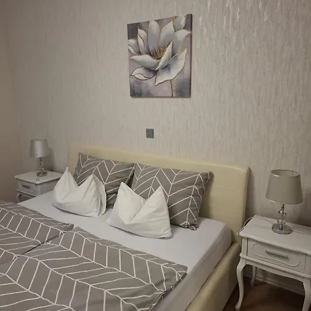 Royal Sandra Apartament *