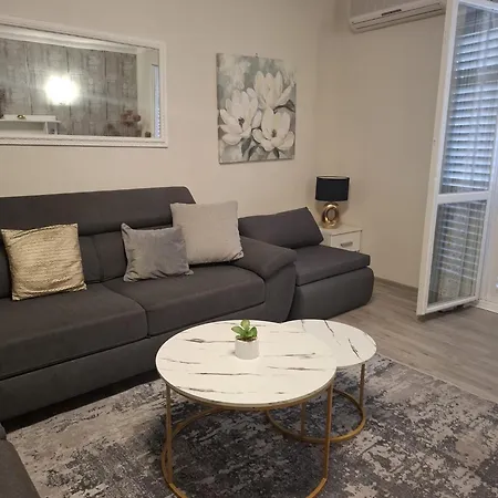 Royal Sandra Apartament Štinjan