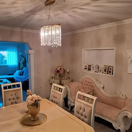 Royal Sandra Stinjan