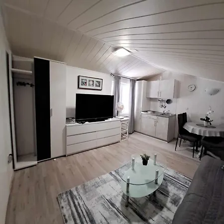 Apartment Royal Sandra Stinjan