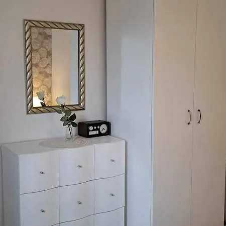 Apartment Royal Sandra Stinjan
