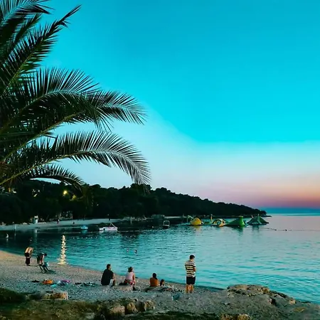 Royal Sandra Apartman Stinjan