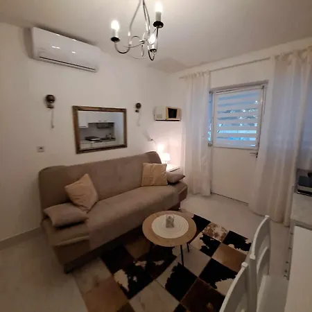 Apartment Royal Sandra Stinjan