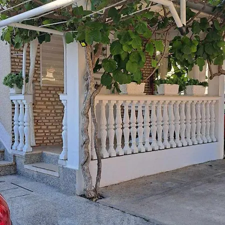 Royal Sandra Apartament *