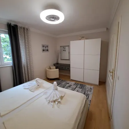Royal Sandra Apartman Stinjan
