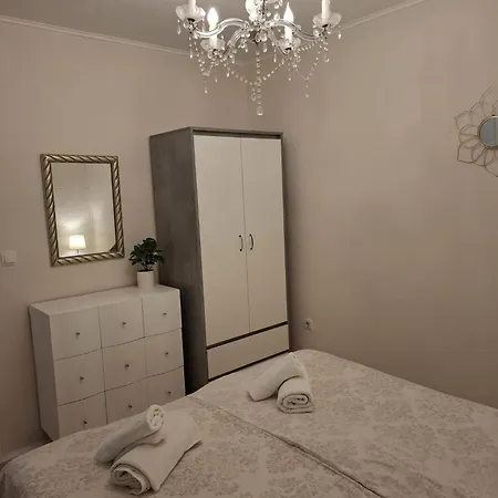 Luxury Sandra *
