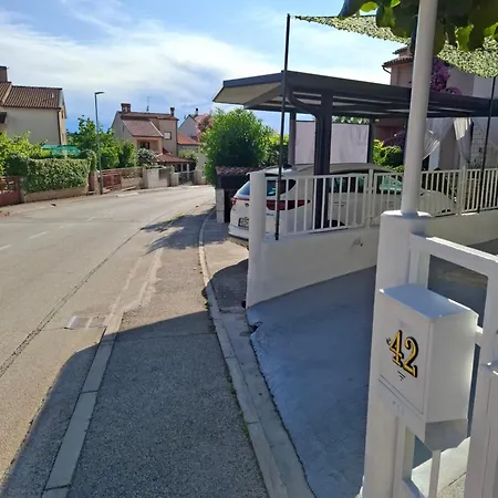 Royal Sandra Apartman Stinjan
