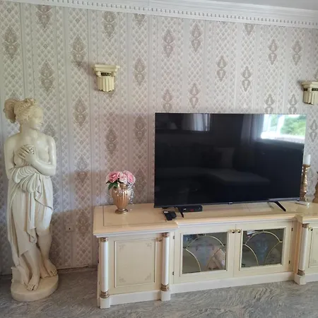Luxury Sandra