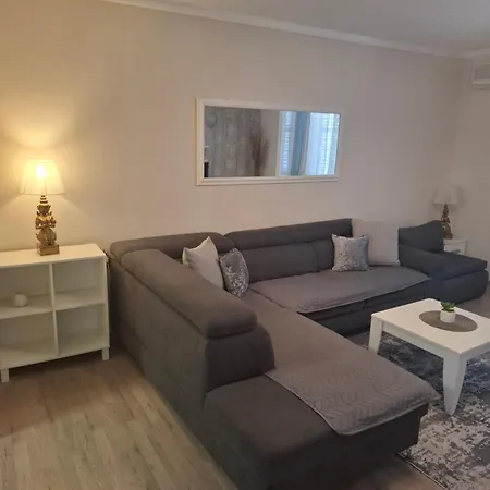 Royal Sandra * Štinjan